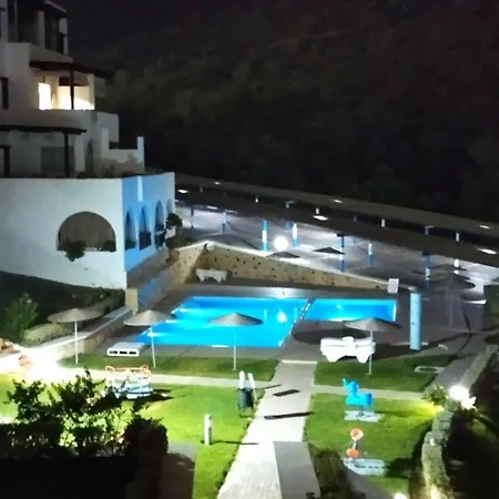 Lovely Holiday Apartment At 8Mn Walk From Beach For Families Cabo Negro Exterior photo